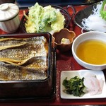 土田畑名人 福造ダイニング - こちらが太刀魚の重箱膳です。
写真と違い、皮目が上になってます。ｗｗｗ
その他に、天ぷら、刺身、味噌汁、お新香など、かなりボリュームがあります。