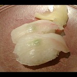 立ち呑みニューワールド - シマアジにぎり(会員価格¥290)