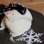 カフェ リーフス - レアチーズケーキ
      かなりレアでクリーミー。
      近くの大野山牧場の牛乳を使用？？？