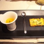 Bistro de Yoshimoto - アミューズ 金時人参のスープ、野菜のケーキ