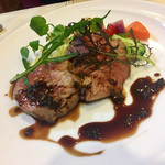 ユーロダイア - タスマニア産仔羊肩ロース肉のロースト 行者ニンニクソース