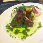 ユーロダイア - 豪州産牛赤身リブロース肉のローストニンニクとパセリ、バターのソース