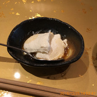 すし 堺 - 小鉢は、やや濃厚な、自家製豆乳豆腐。
