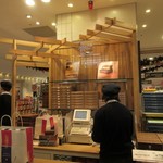 シュガーバターの木 - 博多阪急の地下一階にある香ばしいシリアルサンドを使ったスイーツを楽しめるお店です。