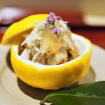 銀座 しのはら - 柚子釜　能登セコ蟹（香箱蟹）　雲丹　子持ち昆布　蝦夷アワビ　牡丹海老　土佐酢
      