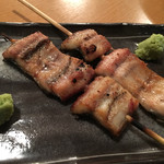 鰻串焼 うなくし - 「一通り 1,500円」短尺 わさび醤油。