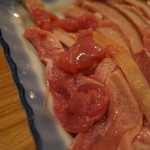 山羊料理さかえ - 山羊刺しUP：赤身部分