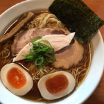 らーめん専門 うしおととり - 味玉追い鰹醤油ラーメン 中盛り ¥870