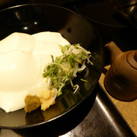 豆家 のりのり - 温かい寄せ豆腐は、しょうゆをかけて食べる