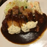 プクプク亭 - ポークステーキ、洋食屋の花形「ポークソテー」はハンバーグと同じデミグラスソースにホースラディッシュのソース添え