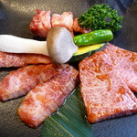 くいどん極亭 - カルビ３種食べくらべセットのお肉