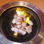 よし味 - 炭火の無煙ロースターですので、強い火力で一気に美味しく焼肉ができます。