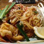 ブルーパパイアタイランド 京橋エドグラン店 - Blue Papaya THAILAND 京橋エドグラン店 ランチ パッタイ 横からの眺め