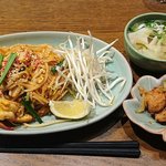 ブルーパパイアタイランド 京橋エドグラン店 - Blue Papaya THAILAND 京橋エドグラン店 ランチ パッタイ 税込1,000円