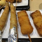 串揚げ単品で　アスパラ肉巻き300円　串かつ　250円