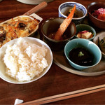 お肉メインの定食！