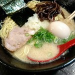 山嵐黒虎 - 黒背脂豚骨+味玉