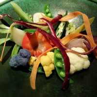 Restaurant Re: - 彩豊かな野菜盛り合わせ、温かいスープをかけて