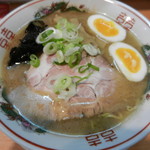 醤油らーめん800円+たまご100円