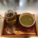 おちゃのこ - 緑豆擂茶ぜんざい 焙煎大和茶付き 617円(税込)