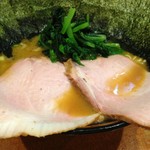 ラーメン 末廣家 - 大きく旨味溢れる窯焼きチャーシューは１枚から追加注文可能