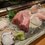 天史朗鮨 - 刺し身盛合せ（おしつけ、地タコ、マグロトロ、金目鯛、平目、メヌケ、石鯛、クエ）