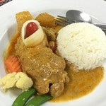 Dang-Dum Restaurant - マッサマンカレーのライス付き(THB90.00 !!)
            2016/6/4
            