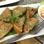 Dang-Dum Restaurant - 豚ひき肉のカナッペフライ（THB70.00）
            2016/6/4