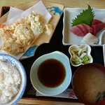 天政 - 料理写真:ホタテの天ぷらと牡蠣の天ぷら、美味しかった！！(^o^)