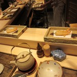 日本橋 蕎ノ字 - カウンターで、揚げたてを