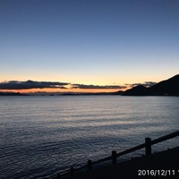 銀座 - 車で10分の海岸で見える夕焼け