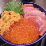 大磯 - 「ウニ・イクラ・生マグロ中落ち丼」（3300円）