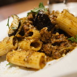 バール エ ターヴォラ カルダ ラ・ジョストラ - リガトーニ アル ラグー エ メランザーネ