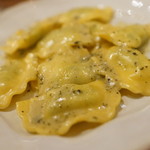 バール エ ターヴォラ カルダ ラ・ジョストラ - リコッタチーズとホレンソのラビオリ