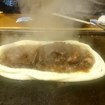 大木屋 - マッシュポテトをデミグラスソースをかけて完成