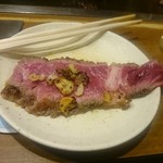 大木屋 - ニンニクを巻いて頂きます