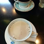 マルフク - ブレンドとカフェラテ。ちょっと薄かった。