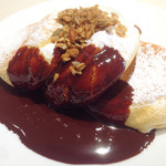 ホットチョコレートパンケーキ自家製グラノーラがけ（1150円）