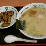 日高屋 - 豚骨ラーメンと焼き鳥丼のセット640円