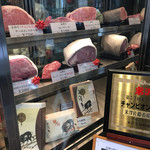 鷹山公 - (2016-12-31)  1階の精肉店内