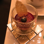 ガストロノミー ジョエル・ロブション - 2016 12 フレッシュ・パパイヤ クーリにし、グァバのムース カシスのソルベに注いで′′リオ′′のイメージで