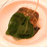 ガストロノミー ジョエル・ロブション - 2016 12 スズキ 香ばしくローストし、ワサビ風味のホウレン草とオリエンタル・シヴェソース