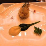 ガストロノミー ジョエル・ロブション - 2016　12　グルヌイユ 股肉をカダイフ揚げにして、ガーリックのピュレとパセリのクーリー　『カエル！』