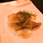 ガストロノミー ジョエル・ロブション - 2016 12 北海道産インカのめざめ マリネしカルパッチョ仕立てに、白トリュフの香りでエスコート