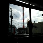 Sairai Ken - 店内から見える旭化成の煙突