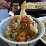 久保田 - 天丼(小)は海老とイカとピーマンでしたっ！