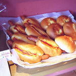 パン焼き小屋 kanon - ウィンナーパン＆カレーパン