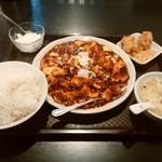 中国料理 王記 - 定食1.から揚げ・麻婆豆腐600円