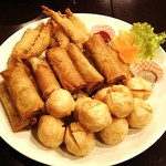 中華料理 琨泰 - 揚げ物三種盛り（春巻き、エビフライ、エビだんご）