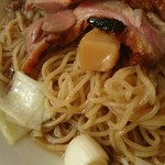 麺麓menroku - 細麺で全粒粉入りです。伸びやすいので素早く頂きました